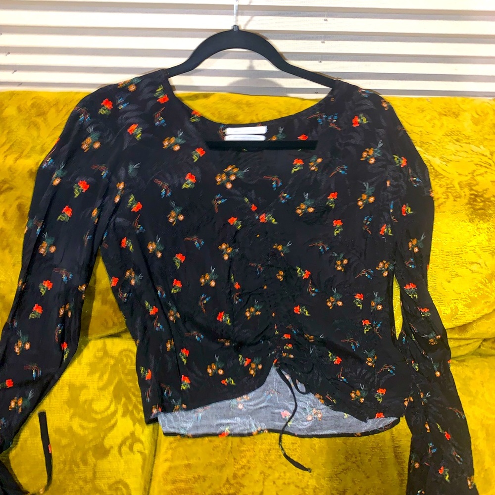 Urban outfitters black floral blouse. Tie in middle.🌼🌼🌹🥀